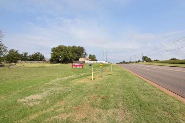Crume: 3421 S Division St, Guthrie, OK 73044